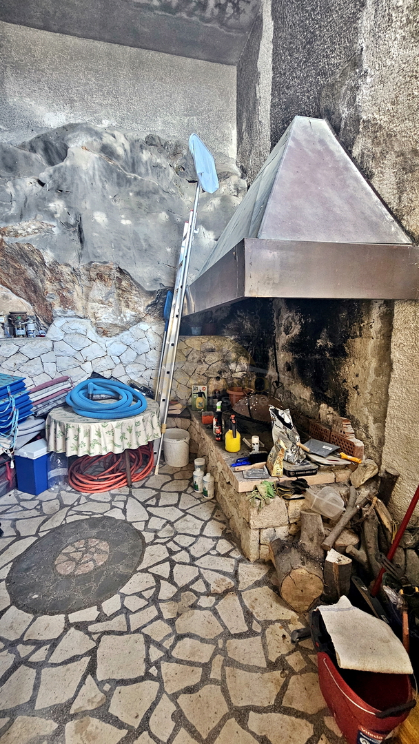 Bellissima casa dalmata a Sevid in ottima posizione con piscina e vista